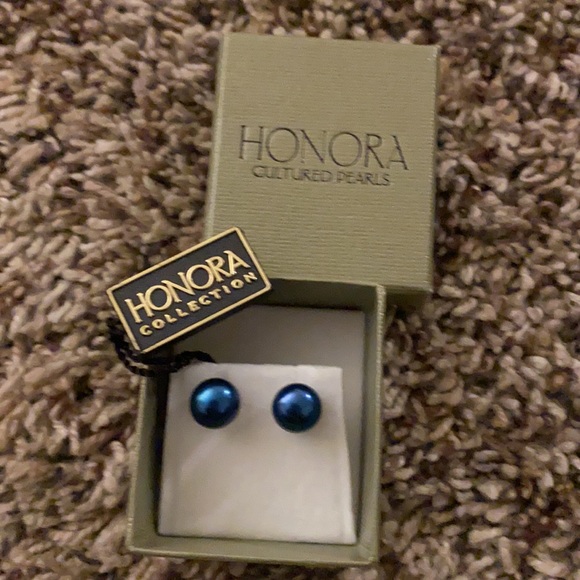 Earrings - Picture 2 of 3